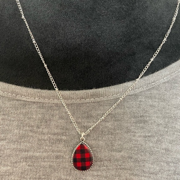❤️🎉NEW Buffalo Plaid Teardrop Necklace - Picture 1 of 2